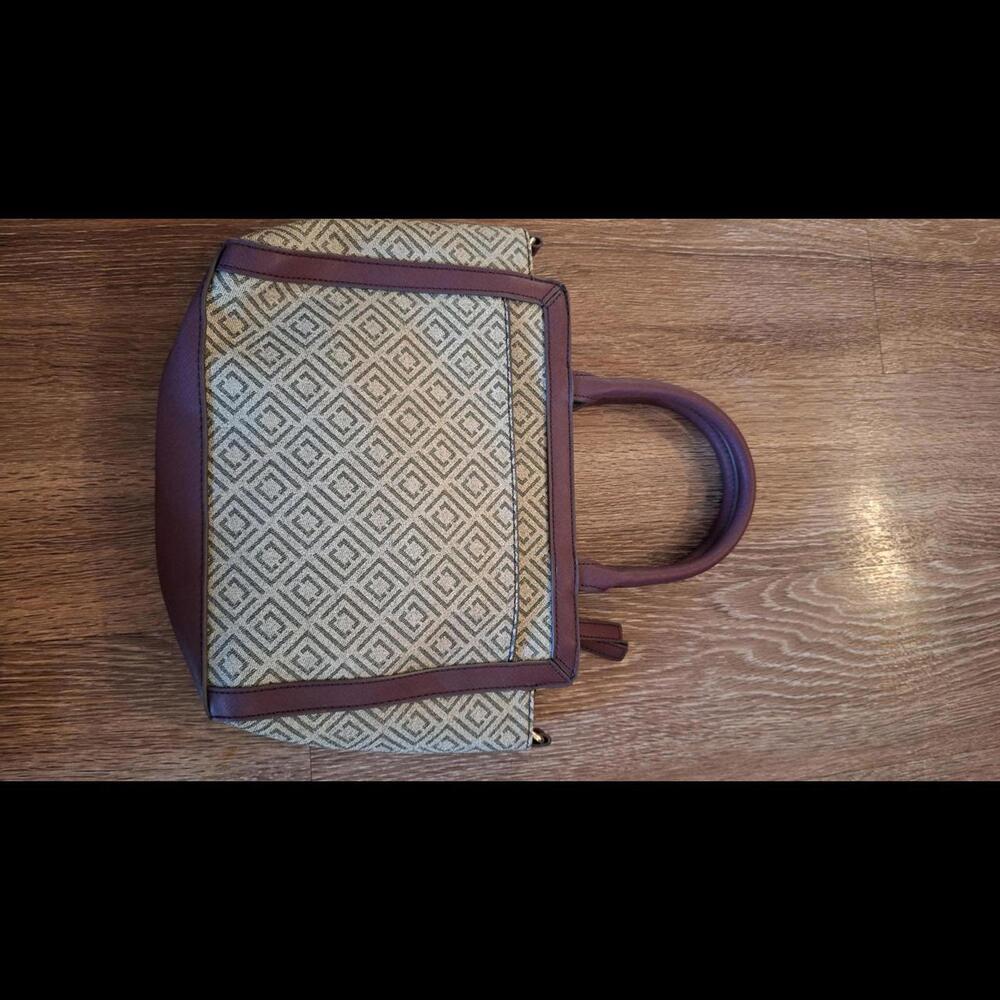 Stylish Geometric Pattern Handbag - image 8